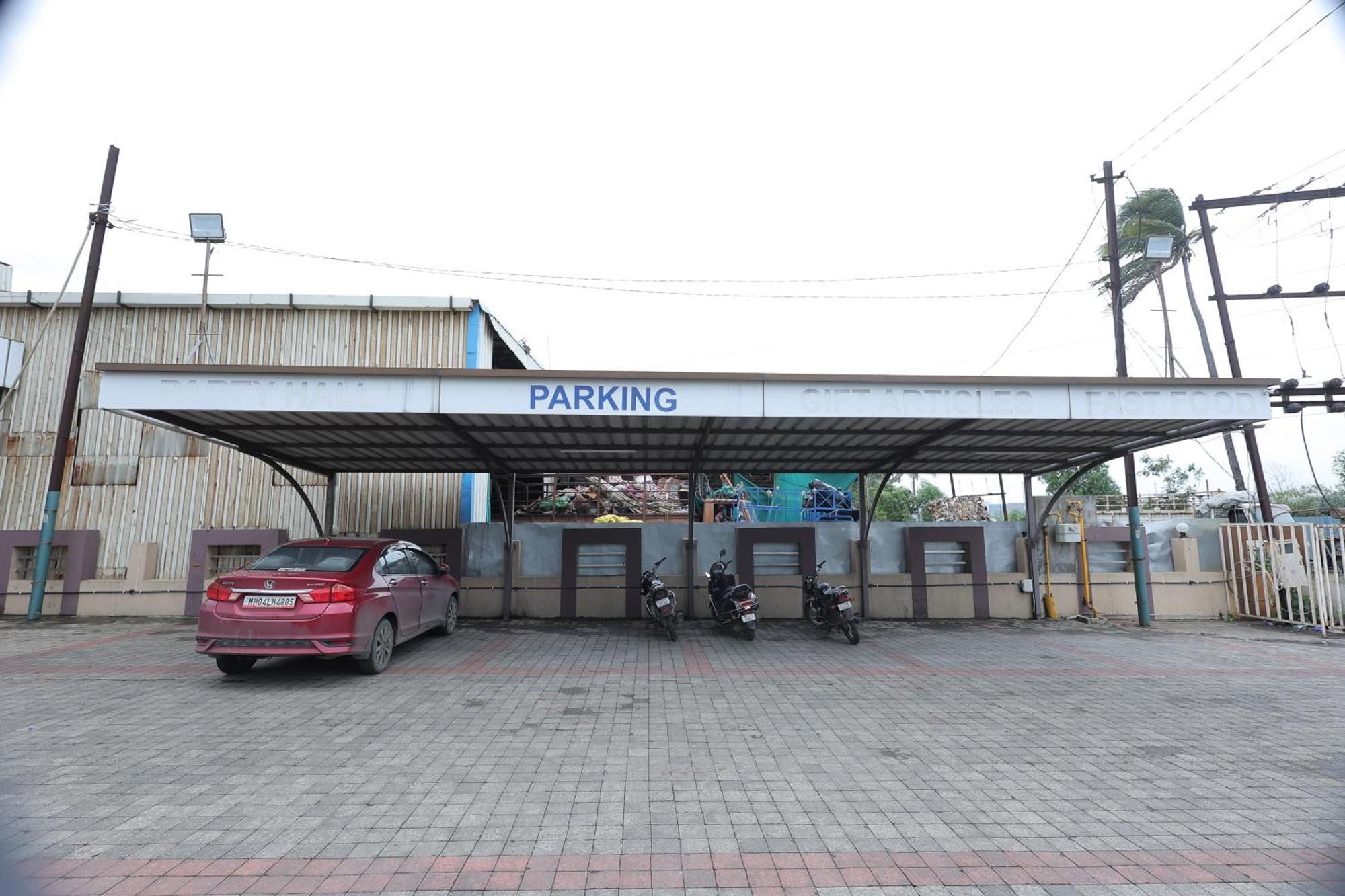Hotel Horizon & Restaurant Surat Exterior photo